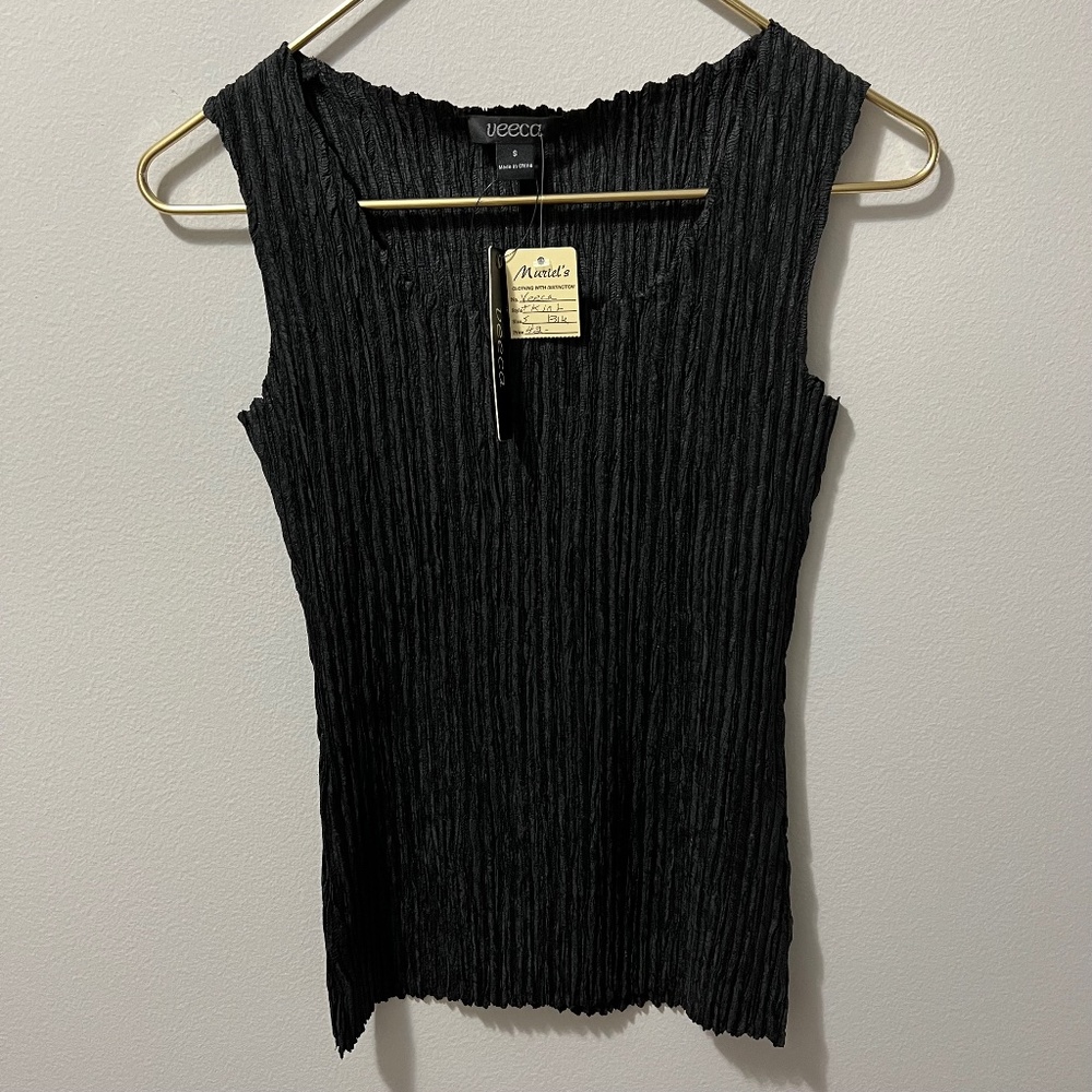 Veeca Puckered Sleeveless Top, NWT, Size S